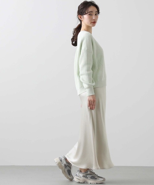 Gready Brilliant(グレディブリリアン)の「サテンバイアススカート(スカート・レディース・ブルーグレー/グレイッシュベージュ/チャコールグレー・36/38)」の11枚目の写真