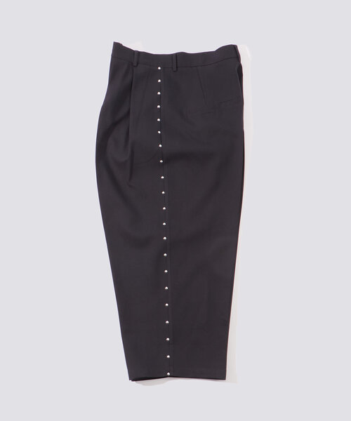 WHO'S WHO gallery（フーズフーギャラリー）の「【HiNT/ヒント】スタッズワイドスラックス（スラックス・メンズ・ブラック/チャコールグレー/ネイビー・FREE）」の5枚目の写真