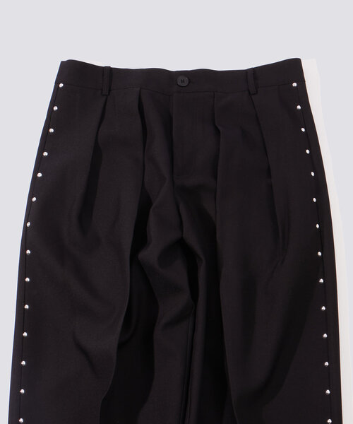 WHO'S WHO gallery（フーズフーギャラリー）の「【HiNT/ヒント】スタッズワイドスラックス（スラックス・メンズ・ブラック/チャコールグレー/ネイビー・FREE）」の6枚目の写真