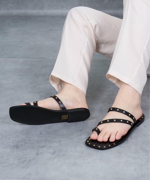 CORSO ROMA，9（コルソローマ）の「【CORSO ROMA,9/コルソローマ9】フラット サムリング サンダル スタッズ（サンダル・レディース・ブラック・36/37/39/38）」の8枚目の写真