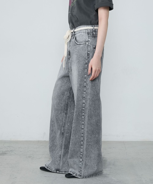 le ELMi(ルエルミ)の「Shoelace belt loose denim pants / シューレースベルト ルーズデニムパンツ(デニムパンツ・レディース・ベージュ/グレー/サックスブルー/ブルー・FREE)」の8枚目の写真