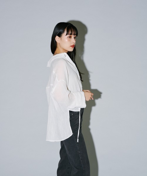 terrace(テラス)の「フラッフィードロストスキッパーブラウス(シャツ/ブラウス・レディース・グレイッシュベージュ/ブラック/オフホワイト・MEDIUM)」の6枚目の写真
