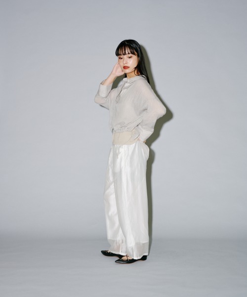 terrace(テラス)の「フラッフィードロストスキッパーブラウス(シャツ/ブラウス・レディース・グレイッシュベージュ/ブラック/オフホワイト・MEDIUM)」の18枚目の写真