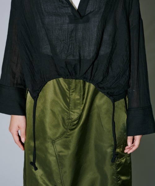 terrace(テラス)の「フラッフィードロストスキッパーブラウス(シャツ/ブラウス・レディース・グレイッシュベージュ/ブラック/オフホワイト・MEDIUM)」の5枚目の写真