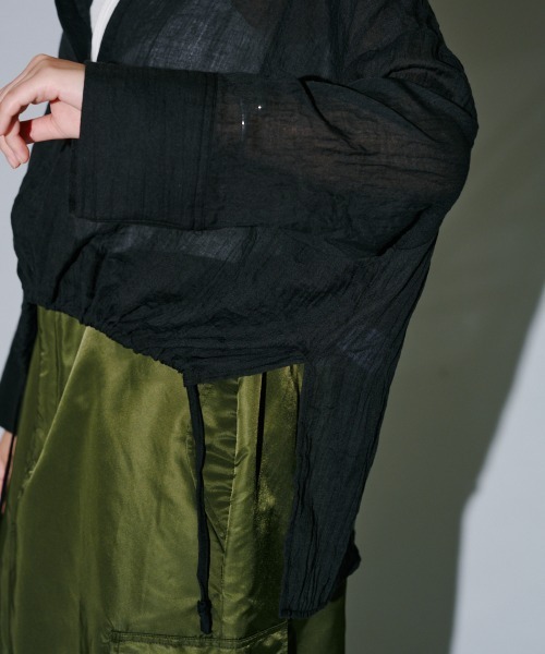 terrace(テラス)の「フラッフィードロストスキッパーブラウス(シャツ/ブラウス・レディース・グレイッシュベージュ/ブラック/オフホワイト・MEDIUM)」の4枚目の写真