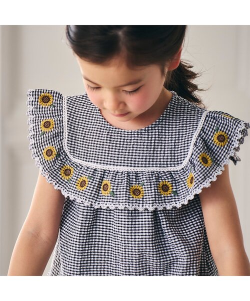 Seraph（セラフ）の「【リンク/ジュニア対応】襟お花刺繍デザインブラウス（シャツ/ブラウス・キッズ・ピンク/ブラック/オフホワイト・120/110/100/90/80/140/130）」の6枚目の写真