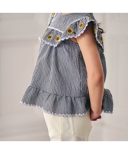 Seraph（セラフ）の「【リンク/ジュニア対応】襟お花刺繍デザインブラウス（シャツ/ブラウス・キッズ・ピンク/ブラック/オフホワイト・120/110/100/90/80/140/130）」の7枚目の写真