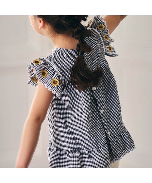 Seraph（セラフ）の「【リンク/ジュニア対応】襟お花刺繍デザインブラウス（シャツ/ブラウス・キッズ・ピンク/ブラック/オフホワイト・120/110/100/90/80/140/130）」の8枚目の写真