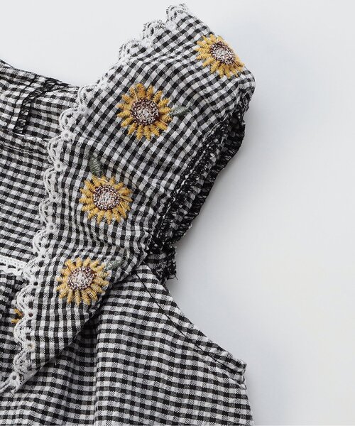 Seraph（セラフ）の「【リンク/ジュニア対応】襟お花刺繍デザインブラウス（シャツ/ブラウス・キッズ・ピンク/ブラック/オフホワイト・120/110/100/90/80/140/130）」の20枚目の写真