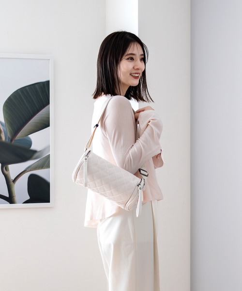 sankyo shokai(サンキョウショウカイ)の「本革レザーショルダーバッグ(ショルダーバッグ・レディース・アイボリー/ブラック・FREE)」の11枚目の写真