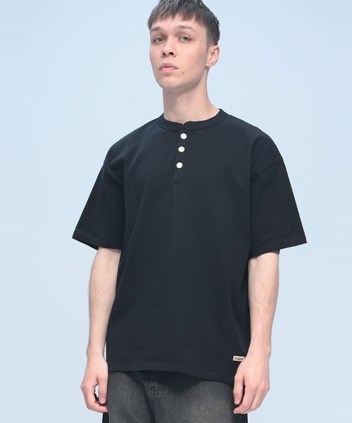 Goodwear(グッドウェア)の「Goodwear USAコットン ヘンリーネック 半袖 Tシャツ BIG TEE(Tシャツ/カットソー・メンズ・ネイビー/ホワイト/ブラック/グレー・M/L/LL)」の2枚目の写真