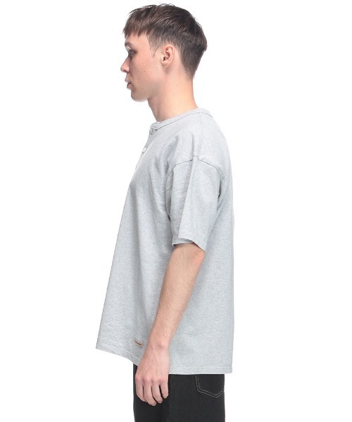 Goodwear(グッドウェア)の「Goodwear USAコットン ヘンリーネック 半袖 Tシャツ BIG TEE(Tシャツ/カットソー・メンズ・ネイビー/ホワイト/ブラック/グレー・M/L/LL)」の9枚目の写真