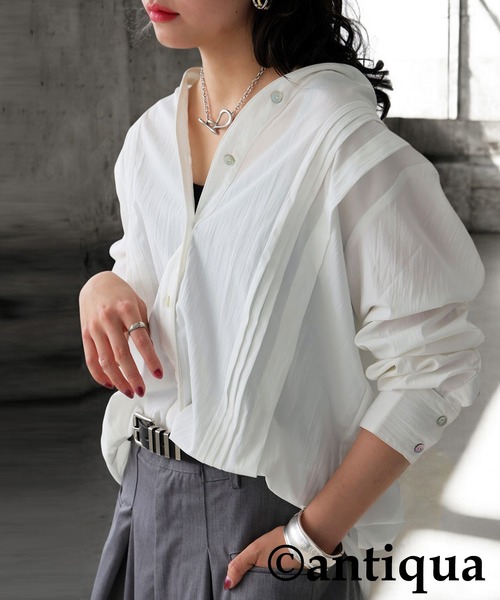 antiqua(アンティカ)の「Vネックタックシャツ(シャツ/ブラウス・レディース・ホワイト/ブラック・ONESIZE)」の2枚目の写真