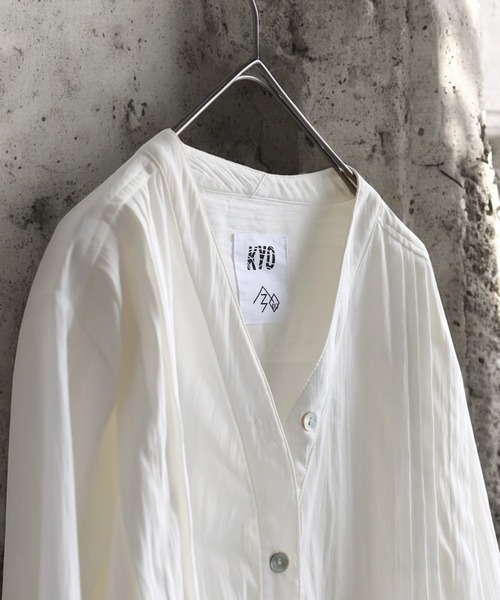 antiqua(アンティカ)の「Vネックタックシャツ(シャツ/ブラウス・レディース・ホワイト/ブラック・ONESIZE)」の21枚目の写真