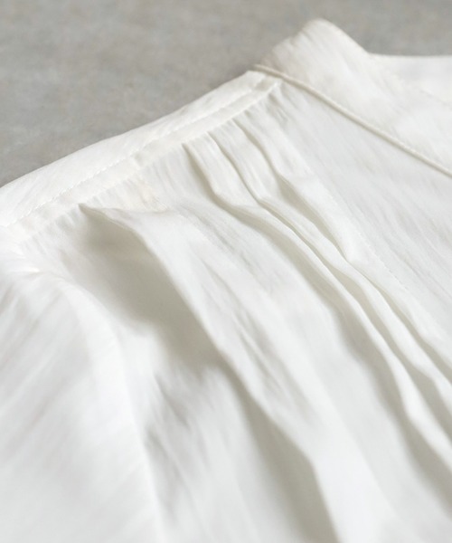 antiqua(アンティカ)の「Vネックタックシャツ(シャツ/ブラウス・レディース・ホワイト/ブラック・ONESIZE)」の22枚目の写真