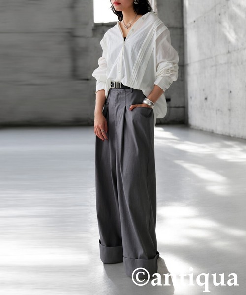 antiqua(アンティカ)の「Vネックタックシャツ(シャツ/ブラウス・レディース・ホワイト/ブラック・ONESIZE)」の4枚目の写真