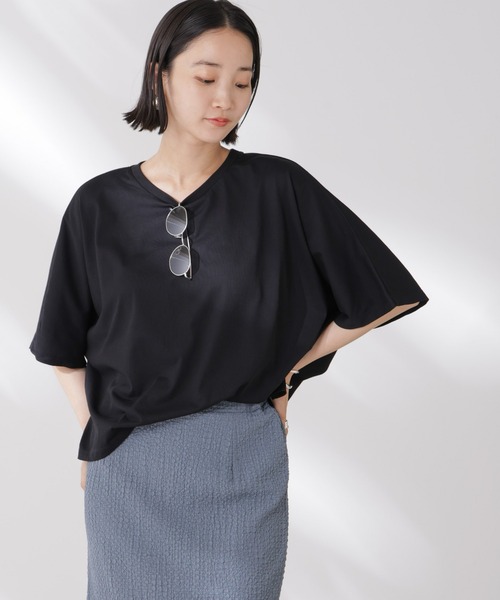 NANO universe(ナノユニバース)の「吸水速乾抗菌防臭ドルマンワイドトップス(Tシャツ/カットソー・レディース・ブラック/ライトグレー/ホワイト・FREE)」の2枚目の写真