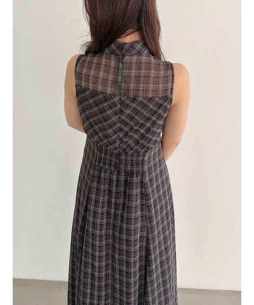 MERCURYDUO(マーキュリーデュオ)の「ツイストネックチェック柄ワンピース(ワンピース・レディース・ブラウン/ブラック・SMALL/MEDIUM)」の19枚目の写真