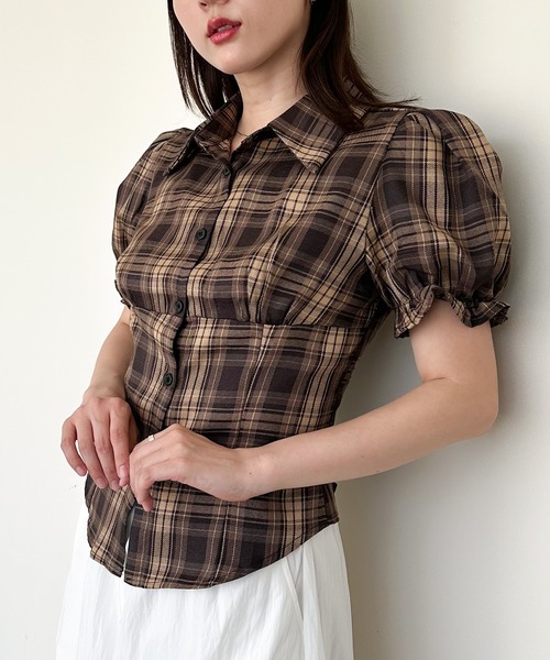 ENLIKE（エンリケ）の「パフショートスリーブタイトチェックシャツ（シャツ/ブラウス・レディース・ブラック系その他/ブラウン系その他・FREE）」の1枚目の写真