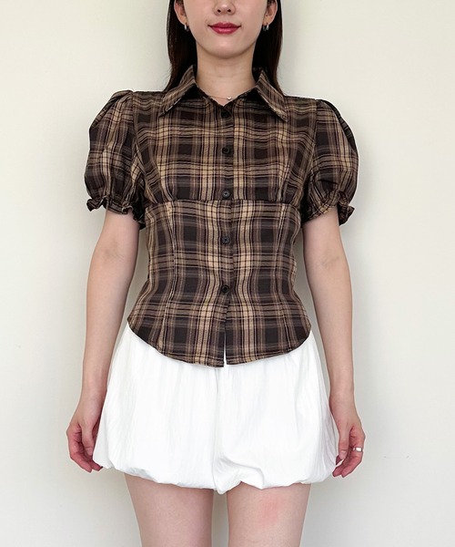 ENLIKE（エンリケ）の「パフショートスリーブタイトチェックシャツ（シャツ/ブラウス・レディース・ブラック系その他/ブラウン系その他・FREE）」の8枚目の写真