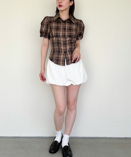 ENLIKE（エンリケ）の「パフショートスリーブタイトチェックシャツ（シャツ/ブラウス・レディース・ブラック系その他/ブラウン系その他・FREE）」の5枚目の写真