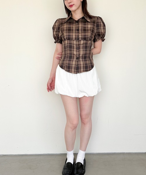 ENLIKE（エンリケ）の「パフショートスリーブタイトチェックシャツ（シャツ/ブラウス・レディース・ブラック系その他/ブラウン系その他・FREE）」の4枚目の写真