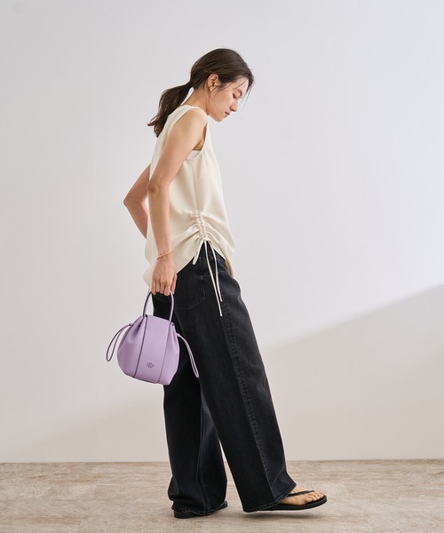 WEB・一部店舗限定】バックサテンドロストVネックブラウス
