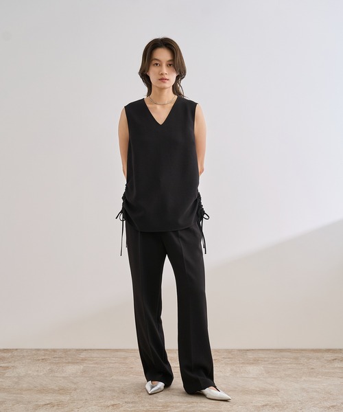 ROPE'(ロペ)の「【WEB・一部店舗限定】バックサテンドロストVネックブラウス/洗える(シャツ/ブラウス・レディース・ホワイト/ブラック・FREE)」の9枚目の写真