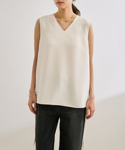 ROPE' / ロペ 【WEB・一部店舗限定】バックサテンドロストVネックブラウス/洗える WEB・一部店舗限定】バックサテンドロストVネックブラウス