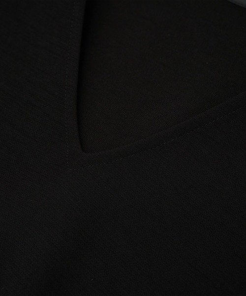 ROPE'(ロペ)の「【WEB・一部店舗限定】バックサテンドロストVネックブラウス/洗える(シャツ/ブラウス・レディース・ホワイト/ブラック・FREE)」の19枚目の写真