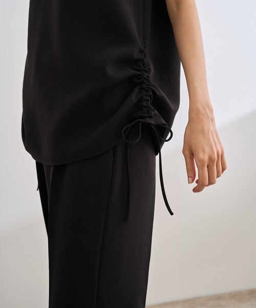ROPE'(ロペ)の「【WEB・一部店舗限定】バックサテンドロストVネックブラウス/洗える(シャツ/ブラウス・レディース・ホワイト/ブラック・FREE)」の22枚目の写真