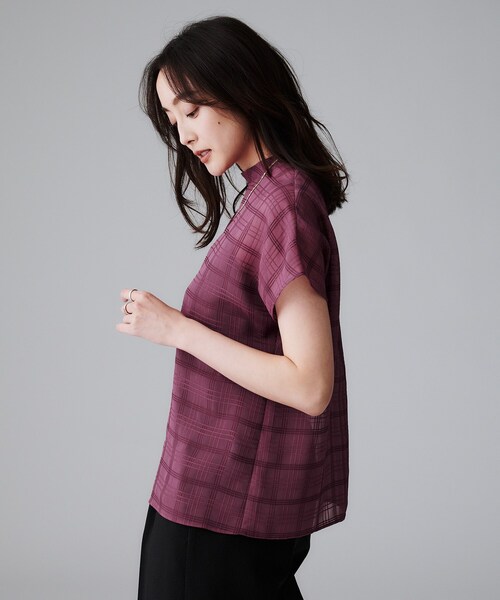 UNTITLED（アンタイトル）の「【シアー】チェックスタンドネックブラウス（シャツ/ブラウス・レディース・ブラック/ボルドー/アイボリー・44/48/50/00/02/04）」の7枚目の写真