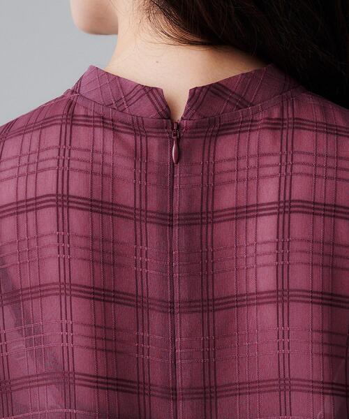 UNTITLED（アンタイトル）の「【シアー】チェックスタンドネックブラウス（シャツ/ブラウス・レディース・ブラック/ボルドー/アイボリー・44/48/50/00/02/04）」の14枚目の写真
