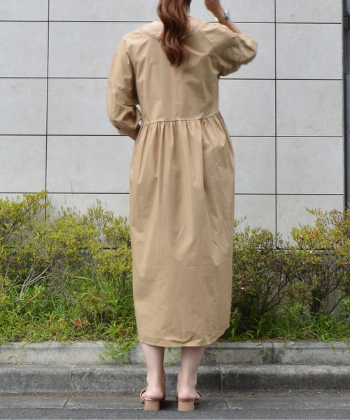 &soiree(アンドソワレ)の「【&soiree】ボリュームスリーブキーネックワンピース(ワンピース・レディース・モカ/ホワイト/ブラック・FREE)」の9枚目の写真