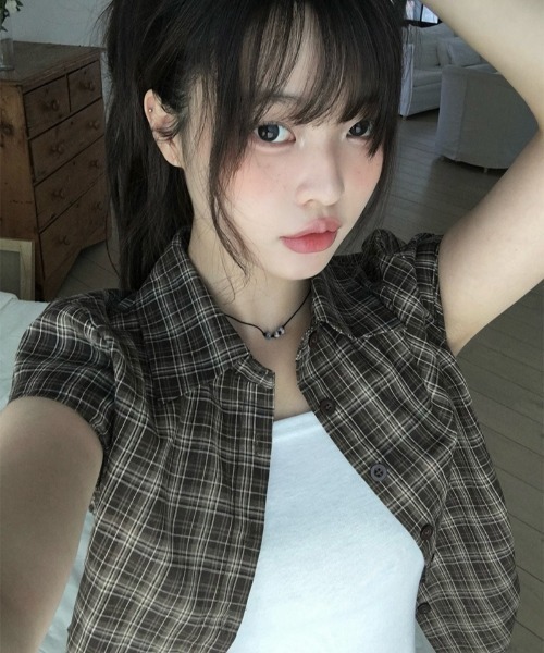 anyonemore（エニワンモア）の「サイドギャザーチェック柄半袖シャツ（シャツ/ブラウス・レディース・ブラック/ブラウン・FREE）」の15枚目の写真