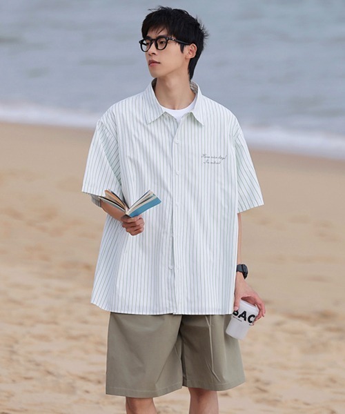 NOWLE(ノウル)の「【NOWLE】大人カジュアル 刺繍 ワンポイント 半袖 ストライプシャツ(シャツ/ブラウス・メンズ・ライトグリーン/ライトベージュ・MEDIUM/X-LARGE/LARGE)」の2枚目の写真