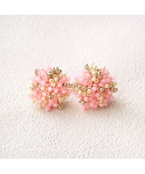 tone(トーン)の「【colore】ニュアンス柄 ビーズの大粒ピアス(MA)(ピアス(両耳用)・レディース・ピンク・FREE)」の1枚目の写真