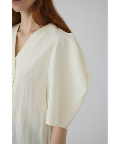 RIM.ARK(リムアーク)の「Volume sleeve v-neck SH ボリュームスリーブブイネックシャツ(シャツ/ブラウス・レディース・ホワイト/ブラック・FREE)」の4枚目の写真
