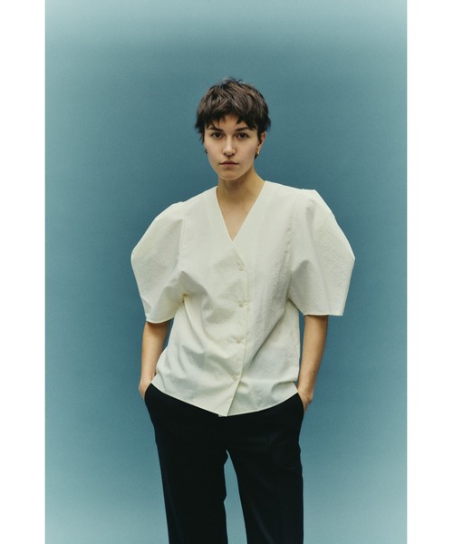 RIM.ARK(リムアーク)の「Volume sleeve v-neck SH ボリュームスリーブブイネックシャツ(シャツ/ブラウス・レディース・ホワイト/ブラック・FREE)」の12枚目の写真