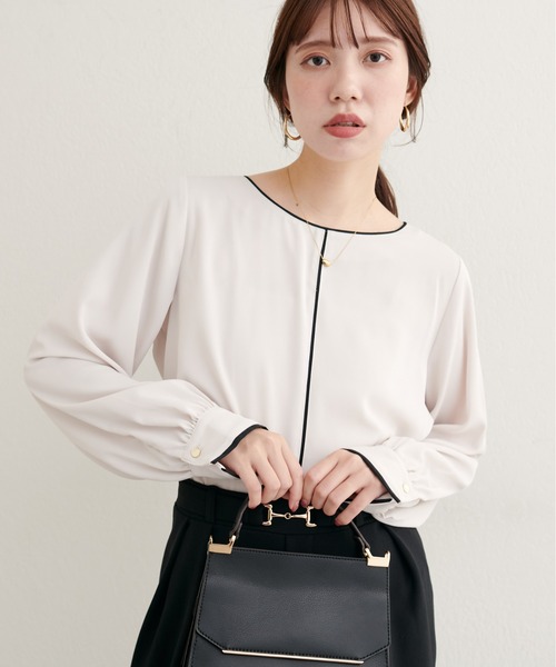 natural couture(ナチュラルクチュール)の「【WEB限定】バイカラー長袖ブラウス(シャツ/ブラウス・レディース・ネイビー/オフホワイト/サックスブルー/ピンクベージュ・FREE)」の1枚目の写真