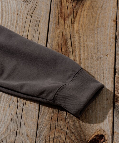 NANGA(ナンガ)の「NANGA/ナンガ 別注 neo-PRO スピンドル ポケット ロングスリーブTシャツ/日本製/遮熱/UVカット/吸水速乾/リラックスフィット(Tシャツ/カットソー・メンズ・ホワイト/チャコールグレー/ブラック/ブラウン・SMALL/MEDIUM/LARGE/X-LARGE)」の11枚目の写真