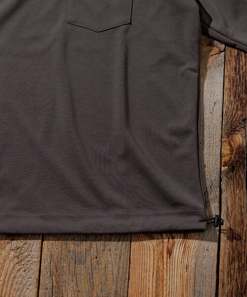 NANGA(ナンガ)の「NANGA/ナンガ 別注 neo-PRO スピンドル ポケット ロングスリーブTシャツ/日本製/遮熱/UVカット/吸水速乾/リラックスフィット(Tシャツ/カットソー・メンズ・ホワイト/チャコールグレー/ブラック/ブラウン・SMALL/MEDIUM/LARGE/X-LARGE)」の12枚目の写真