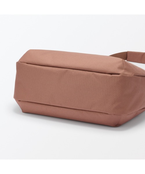 無印良品(ムジルシリョウヒン)の「撥水 2WAY ワンショルダーバッグ(ショルダーバッグ・レディース・ダークベージュ/ブラウン系/ブラック・FREE)」の11枚目の写真