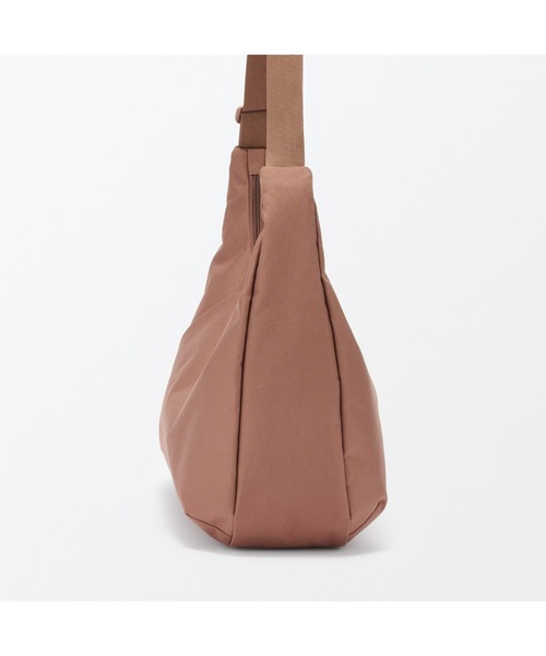 無印良品(ムジルシリョウヒン)の「撥水 2WAY ワンショルダーバッグ(ショルダーバッグ・レディース・ダークベージュ/ブラウン系/ブラック・FREE)」の12枚目の写真