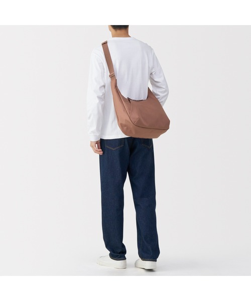 無印良品(ムジルシリョウヒン)の「撥水 2WAY ワンショルダーバッグ(ショルダーバッグ・レディース・ダークベージュ/ブラウン系/ブラック・FREE)」の17枚目の写真