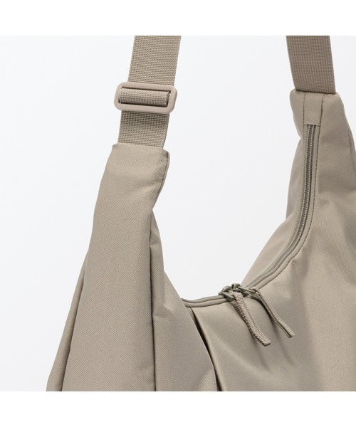 無印良品(ムジルシリョウヒン)の「撥水 2WAY ワンショルダーバッグ(ショルダーバッグ・レディース・ダークベージュ/ブラウン系/ブラック・FREE)」の21枚目の写真