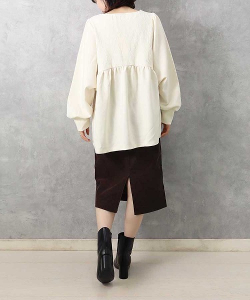 Bleu Bleuet(ブルーブルーエ)の「【ZOZO限定】ウェーブ切替ペプラムトップス(スウェット・レディース・アイボリー/ブラック・FREE)」の7枚目の写真