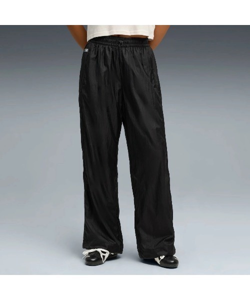 PUMA（プーマ）の「PUMA PUMA x ROSE T7 RELAXED TRACK PANTS WV（プーマ プーマ x ロゼ T7 リラックスド トラック パンツ WV）（スウェットパンツ・レディース・シルバー系/ブラック系・SMALL/LARGE/MEDIUM）」の2枚目の写真