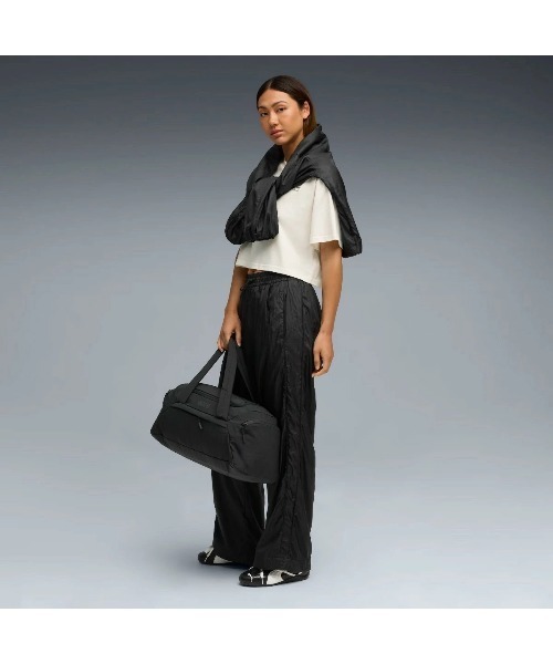 PUMA（プーマ）の「PUMA PUMA x ROSE T7 RELAXED TRACK PANTS WV（プーマ プーマ x ロゼ T7 リラックスド トラック パンツ WV）（スウェットパンツ・レディース・シルバー系/ブラック系・SMALL/LARGE/MEDIUM）」の8枚目の写真