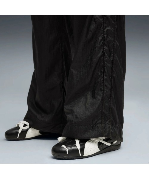 PUMA（プーマ）の「PUMA PUMA x ROSE T7 RELAXED TRACK PANTS WV（プーマ プーマ x ロゼ T7 リラックスド トラック パンツ WV）（スウェットパンツ・レディース・シルバー系/ブラック系・SMALL/LARGE/MEDIUM）」の7枚目の写真